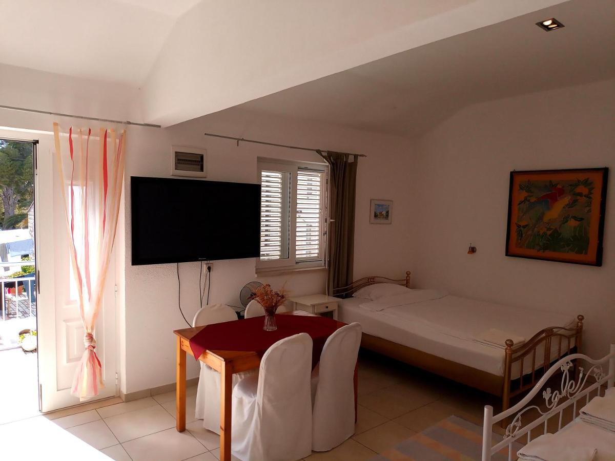 Guesthouse Gradina 로비스테 외부 사진