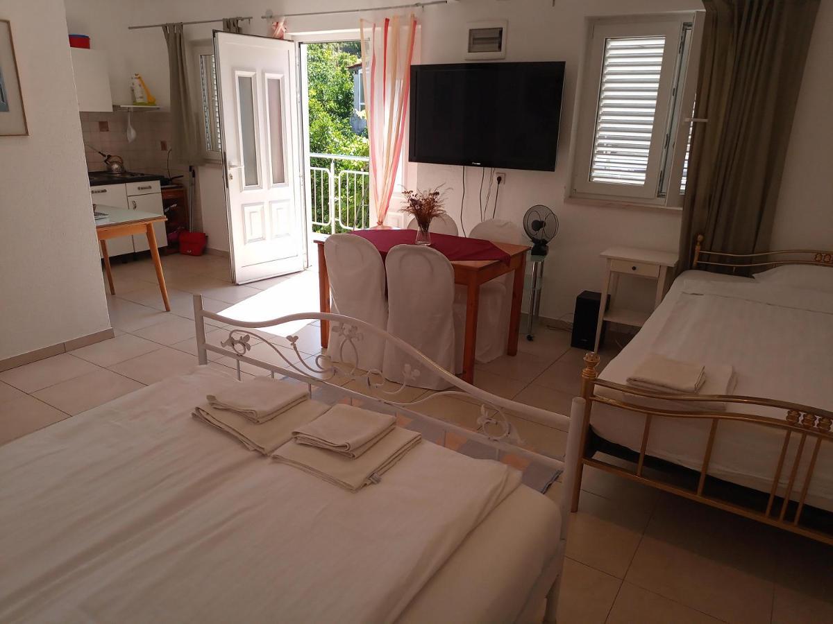 Guesthouse Gradina 로비스테 외부 사진